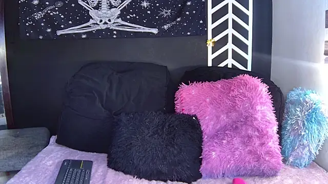 EvangelineCors online show from 03-15-25, 06:10