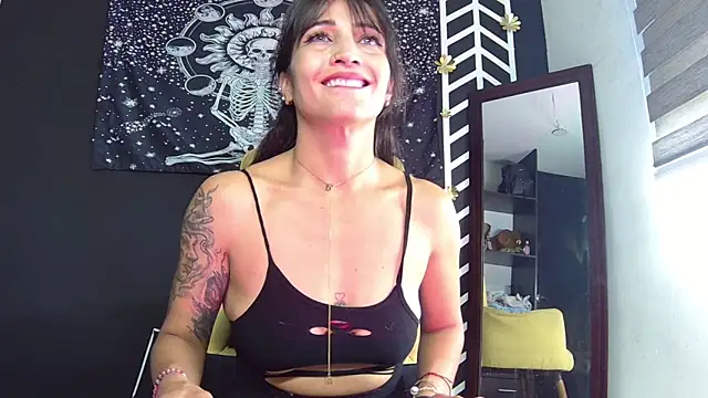 EvangelineCors online show from 04-15-26, 06:59