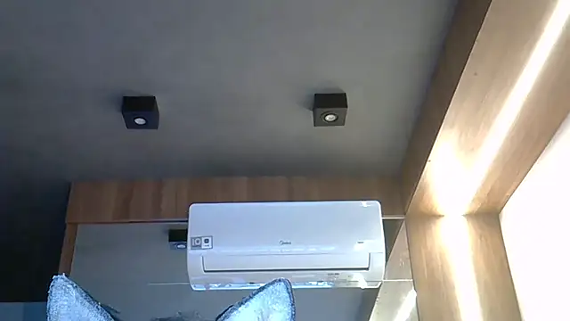 Skinny-Kitten online show from 10-29-25, 07:59