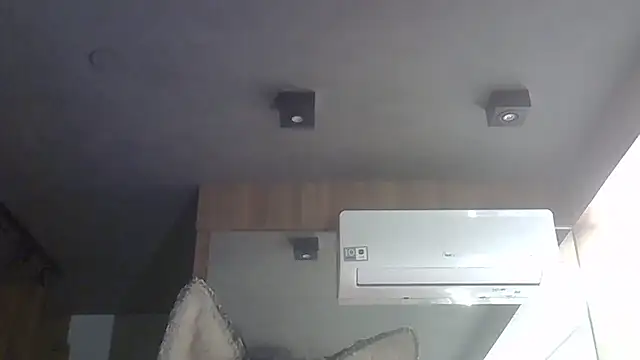 Skinny-Kitten online show from 12-18-25, 10:38