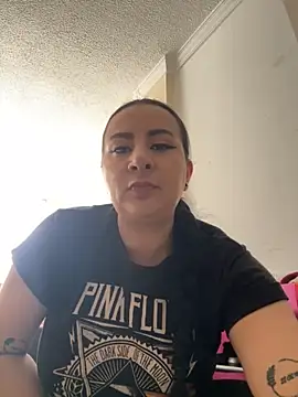 Abril Luv online show from 11-18-25, 01:04