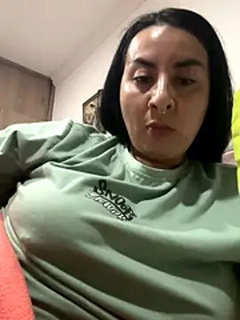 Abril Luv online show from 12-15-25, 01:21