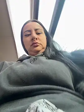 Snapshot of Abril_Luv chatting on 04-18-26, 11:14 Abril Luv online show from 04-18-26, 11:14