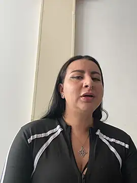 Snapshot of Abril_Luv chatting on 04-20-26, 01:36 Abril Luv online show from 04-20-26, 01:36
