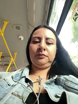 Snapshot of Abril_Luv chatting on 04-21-26, 12:22 Abril Luv online show from 04-21-26, 12:22