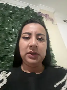 Snapshot of Abril_Luv chatting on 04-25-26, 11:35 Abril Luv online show from 04-25-26, 11:35