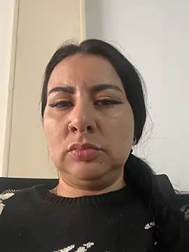 Snapshot of Abril_Luv chatting on 04-25-26, 01:41 Abril Luv online show from 04-25-26, 01:41