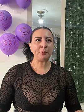 Snapshot of Abril_Luv chatting on 05-08-26, 01:27 Abril Luv online show from 05-08-26, 01:27