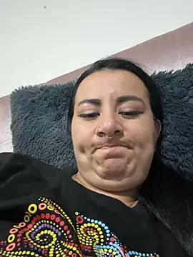 Snapshot of Abril_Luv chatting on 05-14-26, 01:23 Abril Luv online show from 05-14-26, 01:23