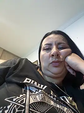 Snapshot of Abril_Luv chatting on 05-15-26, 02:07 Abril Luv online show from 05-15-26, 02:07