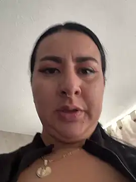 Snapshot of Abril_Luv chatting on 05-15-26, 02:35 Abril Luv online show from 05-15-26, 02:35