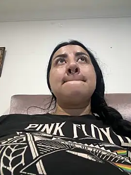 Snapshot of Abril_Luv chatting on 05-18-26, 01:13 Abril Luv online show from 05-18-26, 01:13