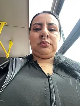 Snapshot of Abril_Luv chatting on 05-21-26, 12:01 Abril Luv online show from 05-21-26, 12:01