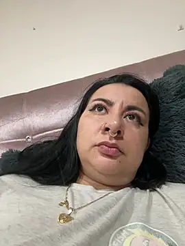 Snapshot of Abril_Luv chatting on 06-01-26, 01:07 Abril Luv online show from 06-01-26, 01:07