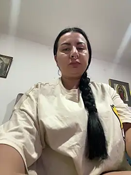 Snapshot of Abril_Luv chatting on 06-15-26, 12:35 Abril Luv online show from 06-15-26, 12:35