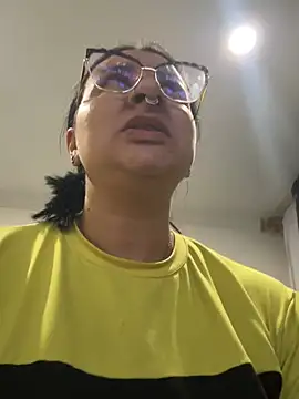 Snapshot of Abril_Luv chatting on 06-22-26, 03:25 Abril Luv online show from 06-22-26, 03:25