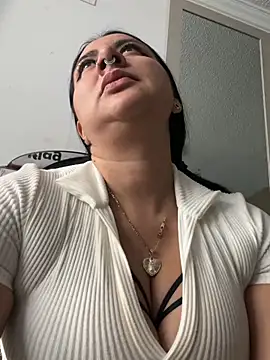 Snapshot of Abril_Luv chatting on 06-27-26, 12:22 Abril Luv online show from 06-27-26, 12:22