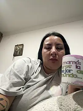Snapshot of Abril_Luv chatting on 07-01-26, 01:07 Abril Luv online show from 07-01-26, 01:07