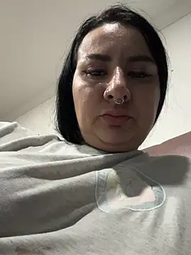 Snapshot of Abril_Luv chatting on 07-02-26, 01:16 Abril Luv online show from 07-02-26, 01:16