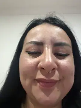 Snapshot of Abril_Luv chatting on 07-10-26, 02:05 Abril Luv online show from 07-10-26, 02:05