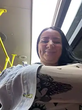 Snapshot of Abril_Luv chatting on 07-15-26, 12:49 Abril Luv online show from 07-15-26, 12:49