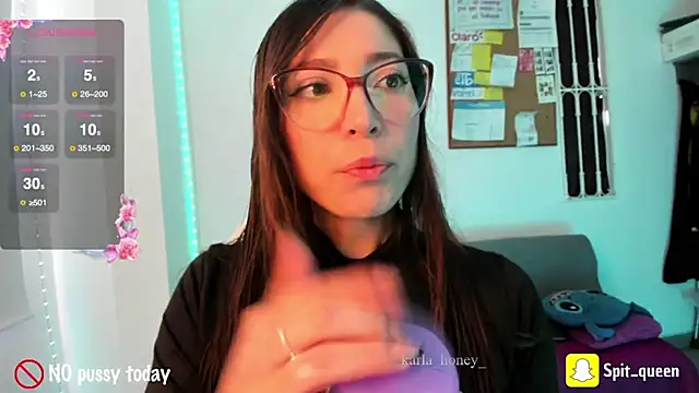 Snapshot of Spit_queen chatting on 07-06-26, 03:25 Spit queen online show from 07-06-26, 03:25