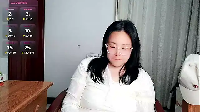 Snapshot of Vivianangn-e chatting on 04-16-26, 12:39 Vivianangn-e online show from 04-16-26, 12:39