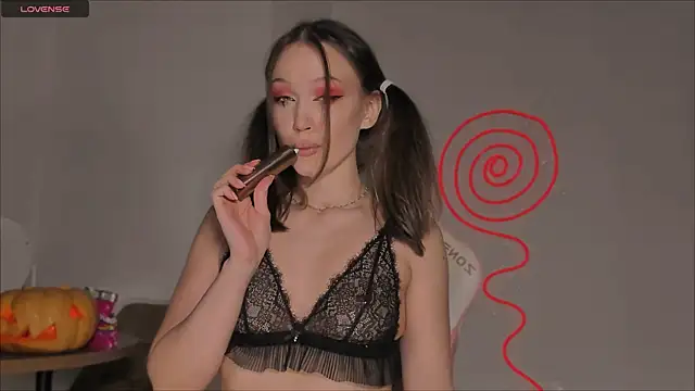 Snapshot of Amelia_Lein chatting on 10-31-25, 09:05 Amelia Lein online show from 10-31-25, 09:05