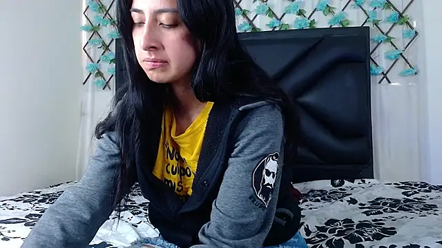 EmmaWilliamss online show from 12-19-25, 02:35