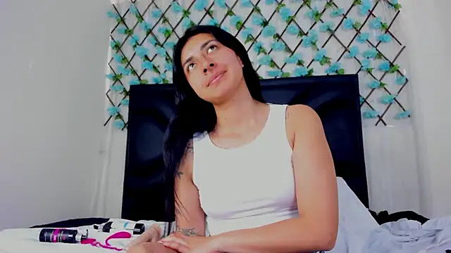 EmmaWilliamss online show from 05-12-26, 02:14