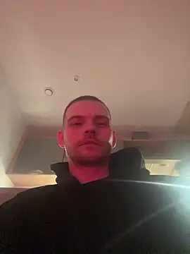 Snapshot of Z1uk chatting on 02-25-26, 01:04 Z1uk online show from 02-25-26, 01:04