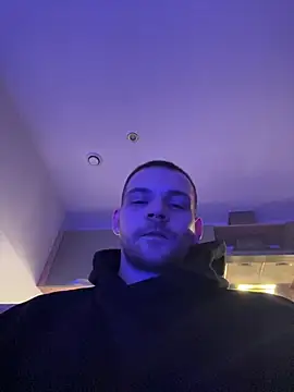 Snapshot of Z1uk chatting on 03-03-26, 01:12 Z1uk online show from 03-03-26, 01:12