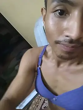 Snapshot of nazirul363108 chatting on 07-15-26, 04:01 nazirul363108 online show from 07-15-26, 04:01