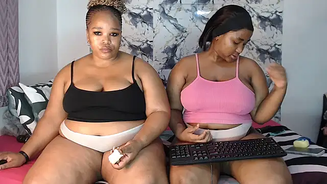 Snapshot of SexyAmeena2002 chatting on 05-19-26, 09:10 SexyAmeena2002 online show from 05-19-26, 09:10