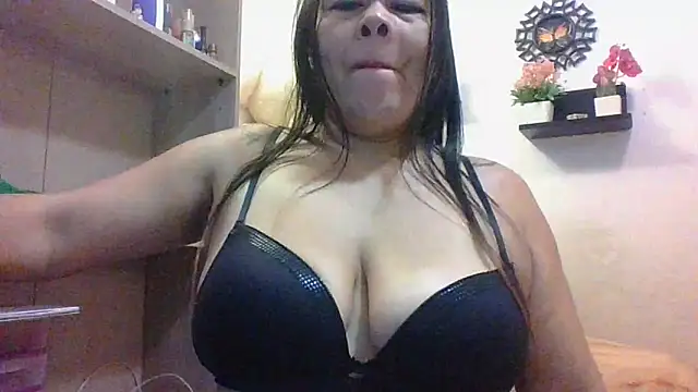 Snapshot of ChiaraFioree chatting on 10-09-25, 09:13 ChiaraFioree online show from 10-09-25, 09:13