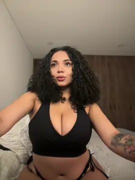 Snapshot of Mariecurl chatting on 12-14-24, 02:31 Mariecurl online show from 12-14-24, 02:31