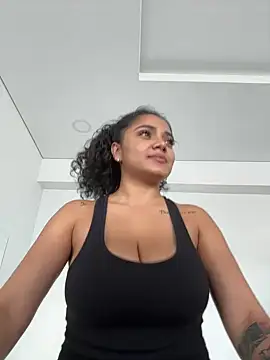 Snapshot of Mariecurl chatting on 12-21-24, 03:31 Mariecurl online show from 12-21-24, 03:31