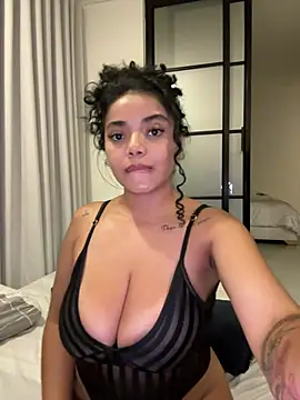 Snapshot of Mariecurl chatting on 02-16-25, 03:26 Mariecurl online show from 02-16-25, 03:26