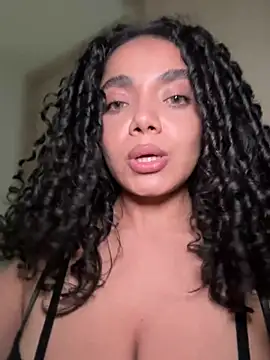 Snapshot of Mariecurl chatting on 02-11-26, 03:44 Mariecurl online show from 02-11-26, 03:44