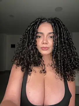 Snapshot of Mariecurl chatting on 06-12-26, 12:31 Mariecurl online show from 06-12-26, 12:31