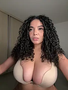 Snapshot of Mariecurl chatting on 06-20-26, 12:47 Mariecurl online show from 06-20-26, 12:47