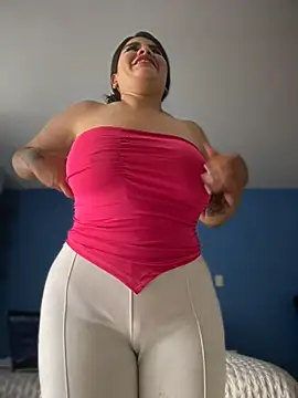 Snapshot of Insane_Issa chatting on 02-13-25, 08:13 Insane Issa online show from 02-13-25, 08:13