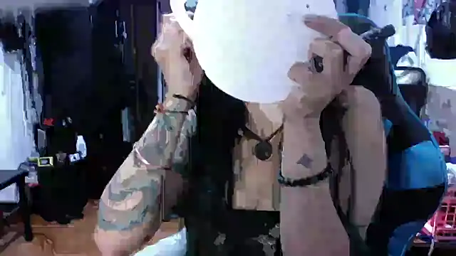 AngelaQueen  online show from 12-16-25, 04:45