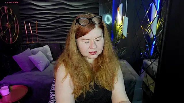 Mrs Emilia online show from 12-13-24, 02:43