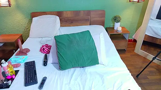 dannaahbrown online show from 12-19-25, 01:40