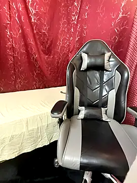 Snapshot of LuscousPussy chatting on 09-27-25, 07:19 LuscousPussy online show from 09-27-25, 07:19