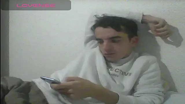 Snapshot of Tombgy07 chatting on 12-18-24, 08:36 Tombgy07 online show from 12-18-24, 08:36