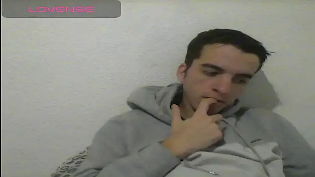 Snapshot of Tombgy07 chatting on 01-07-25, 04:37 Tombgy07 online show from 01-07-25, 04:37