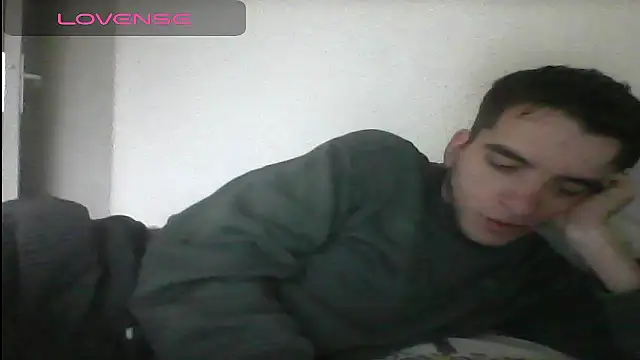 Snapshot of Tombgy07 chatting on 02-08-25, 02:38 Tombgy07 online show from 02-08-25, 02:38