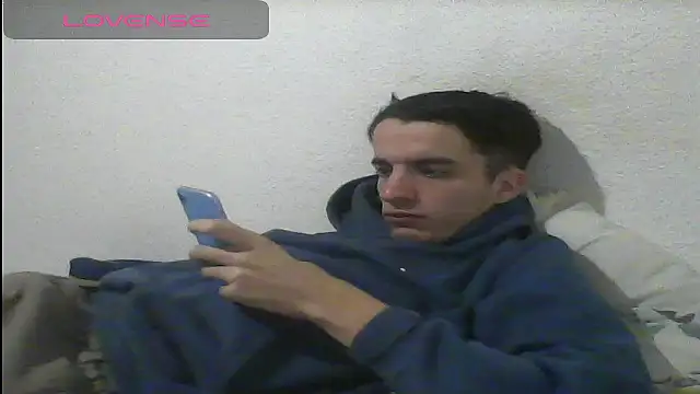 Snapshot of Tombgy07 chatting on 02-12-25, 08:40 Tombgy07 online show from 02-12-25, 08:40